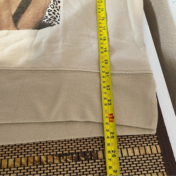 Whitney Houston XL Graphic Sweatshirt Beige Tan Crewneck Casual Vintage Style - Picture 8 of 8